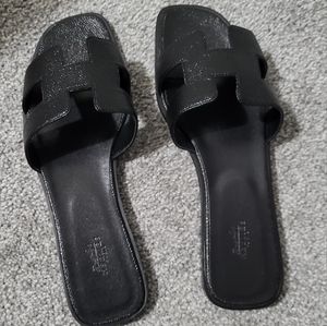 Selling it because is too small